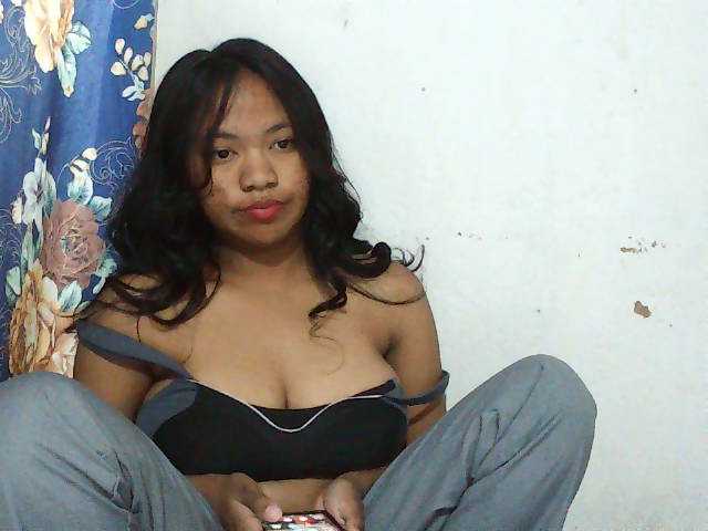Alyssa-luxa-1 live cam on BongaCams