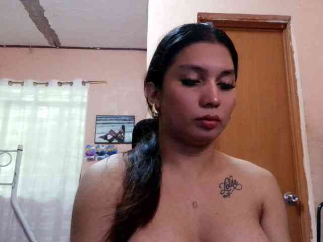 Creamyjulia Live Webcam on BongaCams
