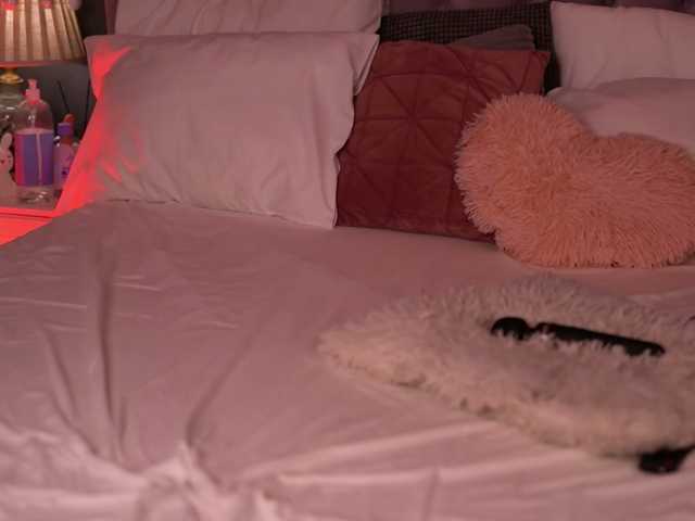AmiraLovely live cam on BongaCams