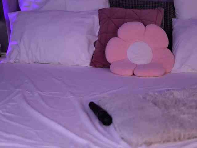 AmiraLovely webcam