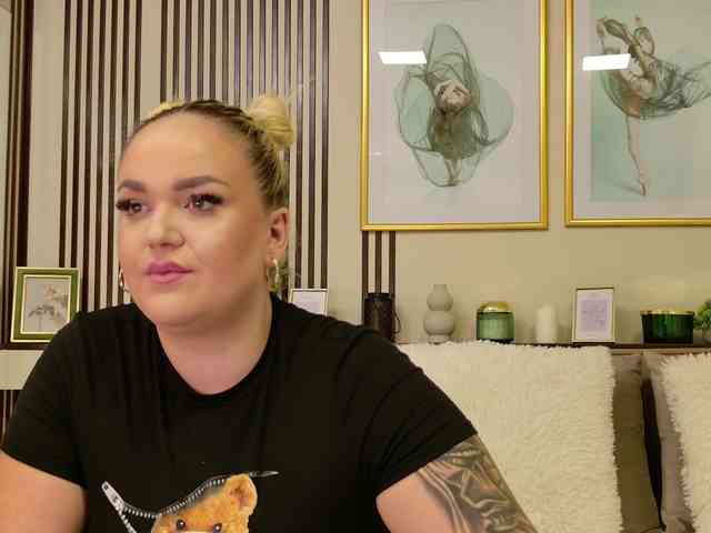 AmandaRise webcam
