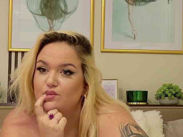 AmandaRise webcam