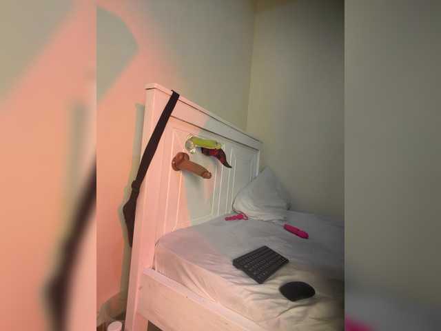 Sexypetitequeens live cam preview