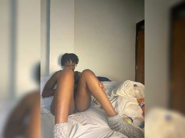 Sexypetitequeens live cam on BongaCams