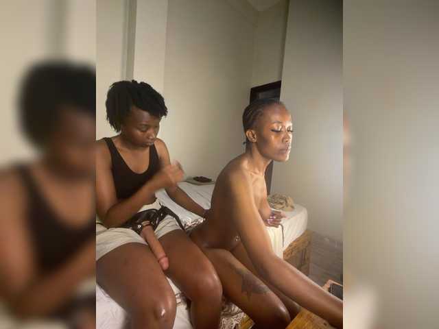 Sexypetitequeens live cam on BongaCams