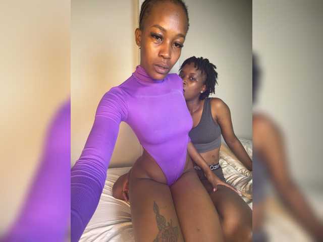 Sexypetitequeens live cam on BongaCams