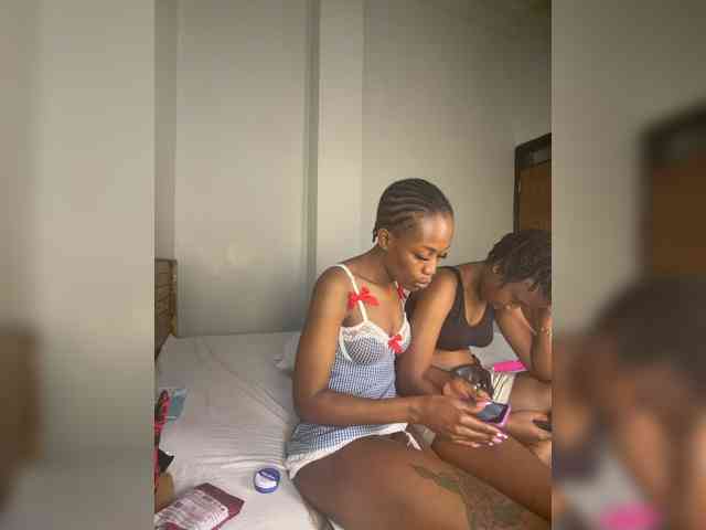 sexypetitequeens's live room