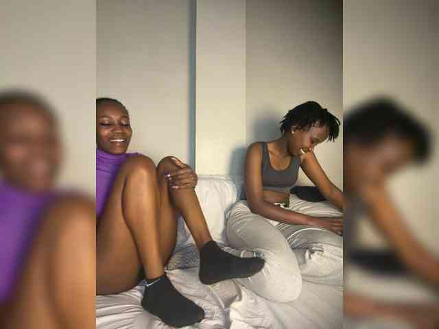 sexypetitequeens's live room