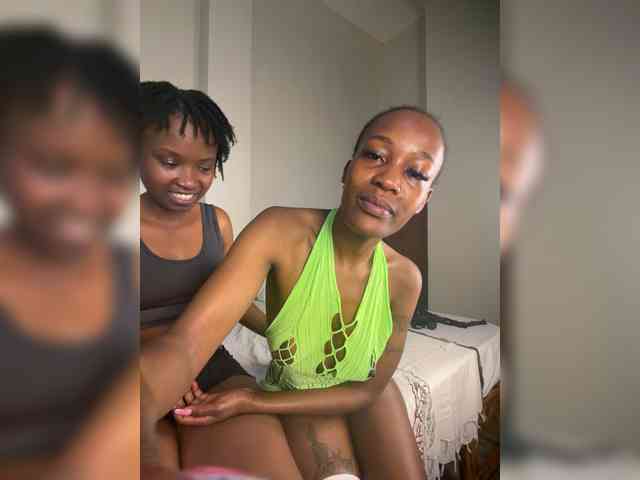 sexypetitequeens's live room