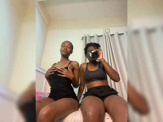 Model: Sexypetitequeens