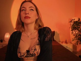 peach_in_stockings