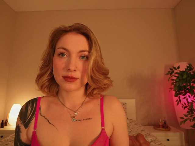 peach_in_stockings
