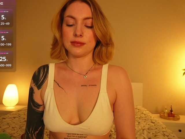peachinstockings live cam on BongaCams