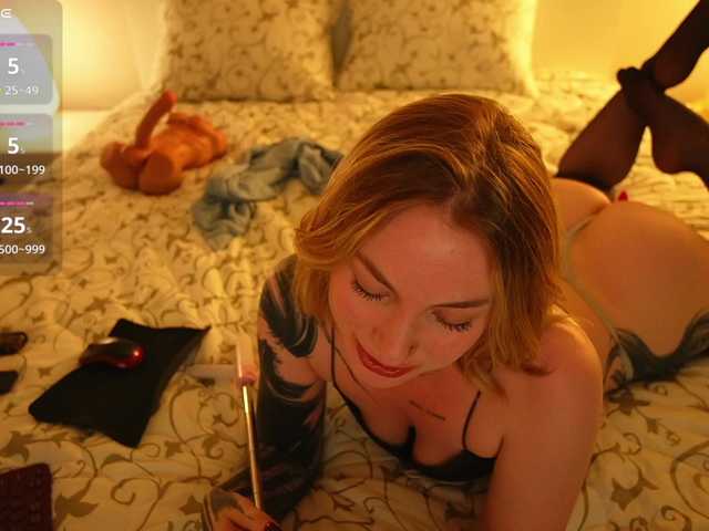 peach_in_stockings