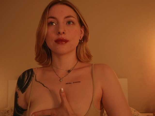 peach_in_stockings