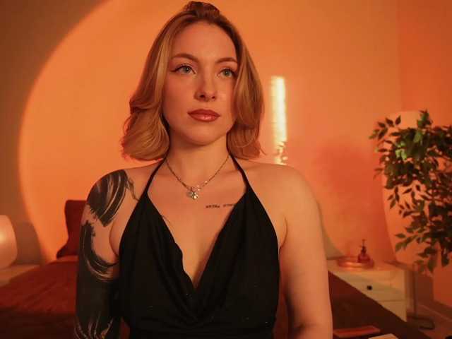 peach_in_stockings