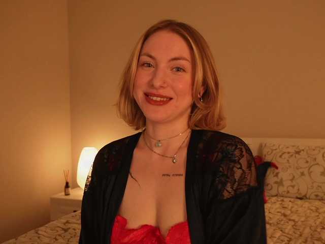 peach_in_stockings