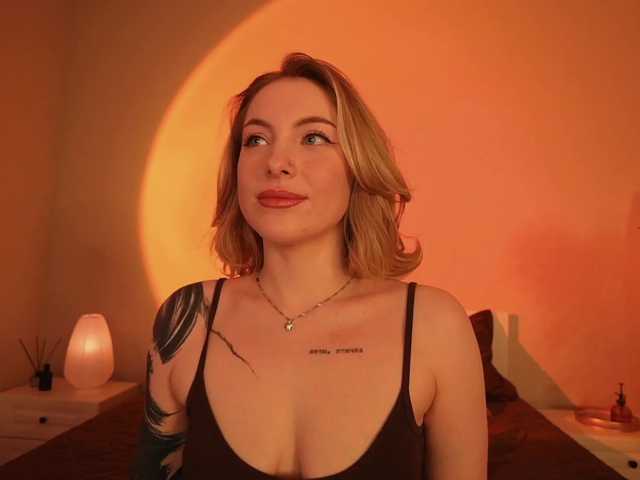 peach_in_stockings