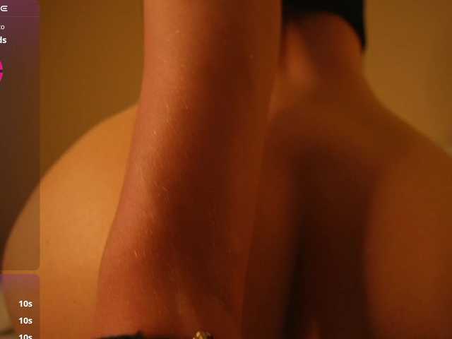 peach_in_stockings
