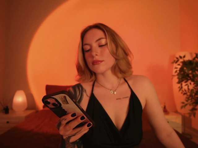 peach_in_stockings