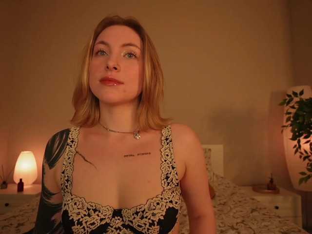 peach_in_stockings