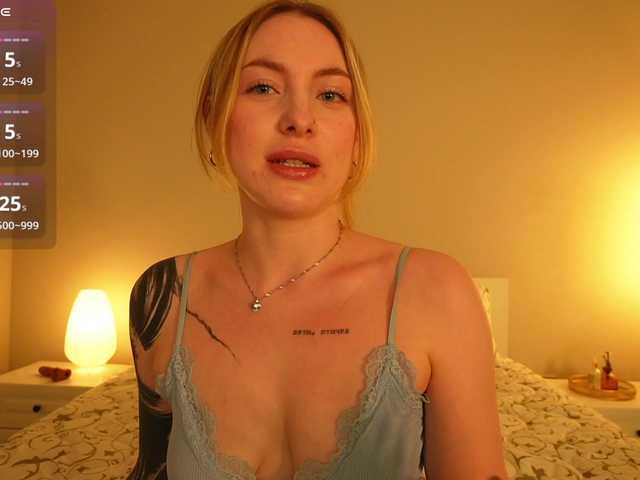 peach_in_stockings