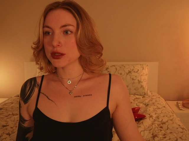 peach_in_stockings