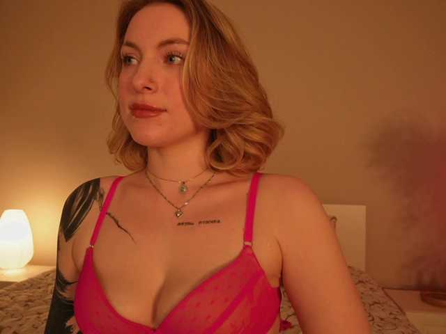 peach_in_stockings