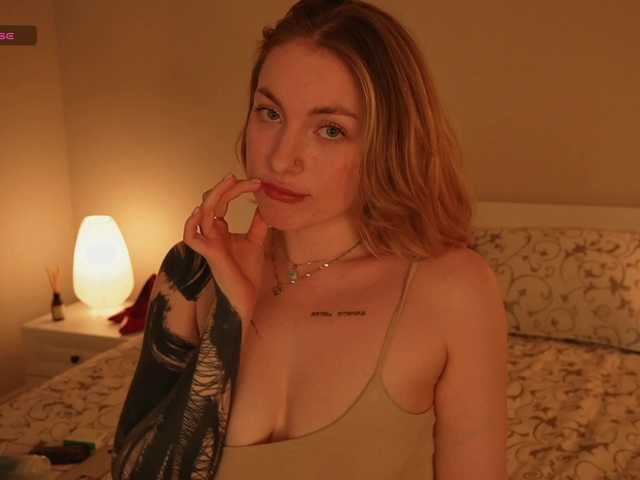 peach_in_stockings