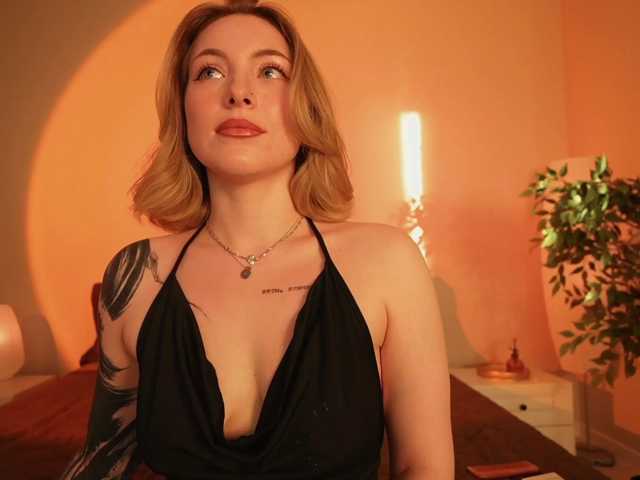 peachinstockings, live now on BongaCams