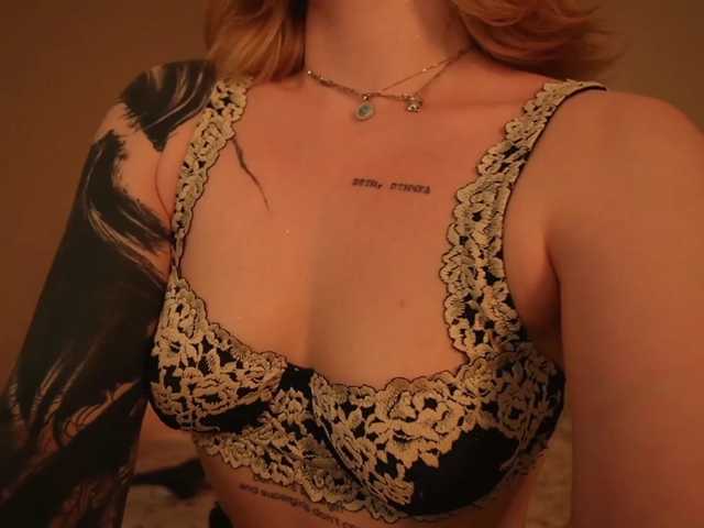 peach_in_stockings