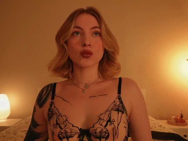 peach_in_stockings