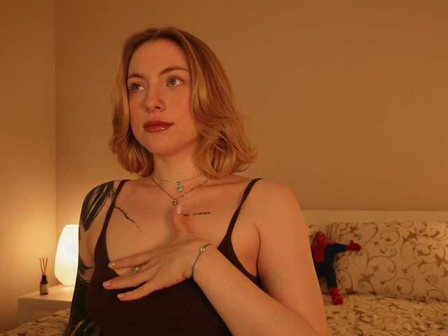peach_in_stockings