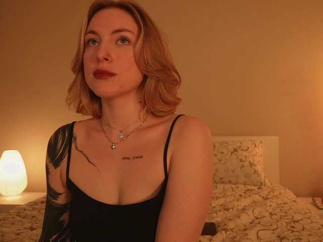 peach_in_stockings