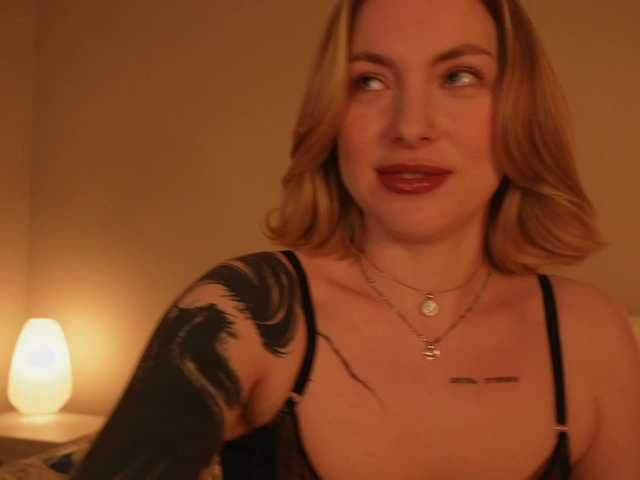peach_in_stockings