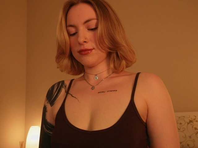 peach_in_stockings