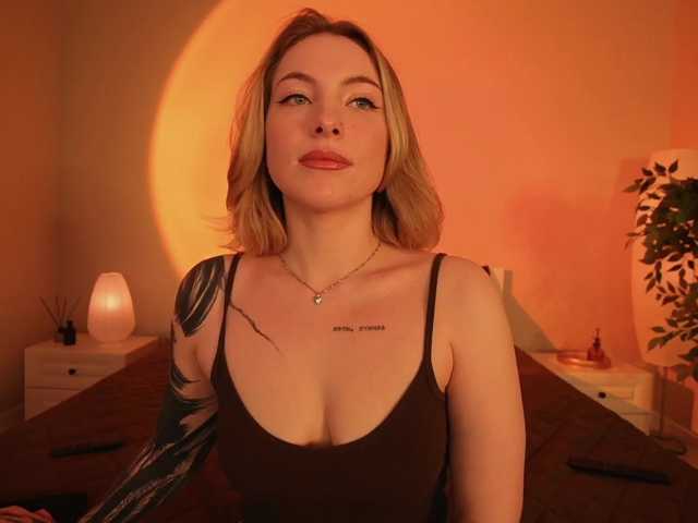 peach_in_stockings