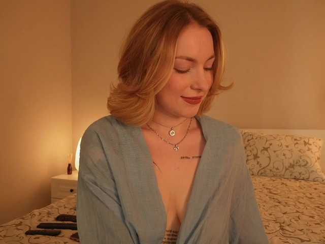 peach_in_stockings
