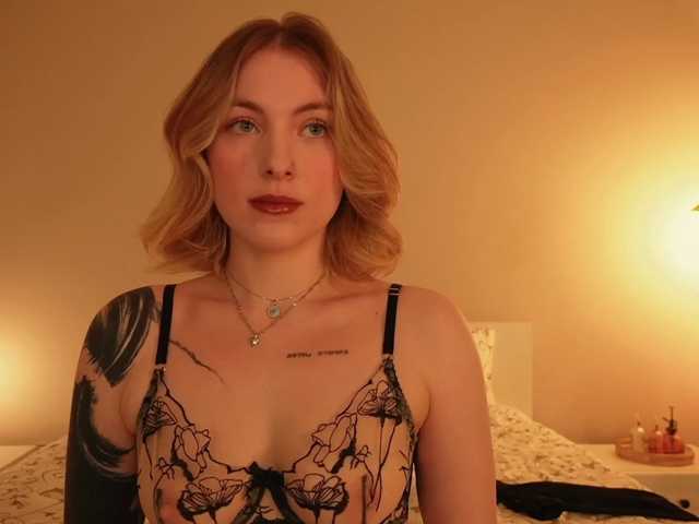 peach_in_stockings