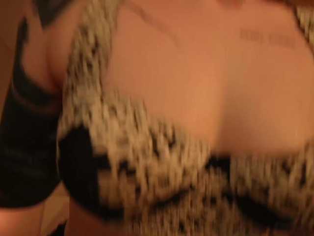 peach_in_stockings