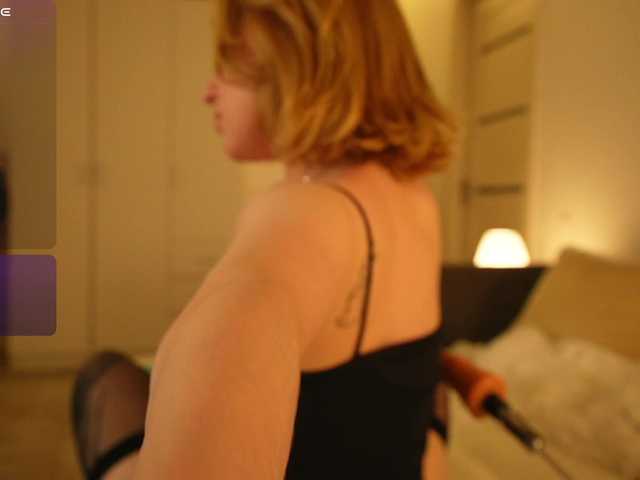 peach_in_stockings