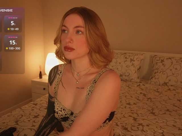 peach_in_stockings