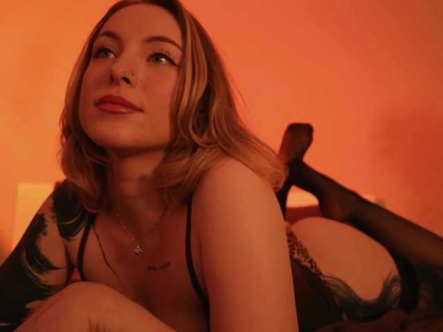 peach_in_stockings