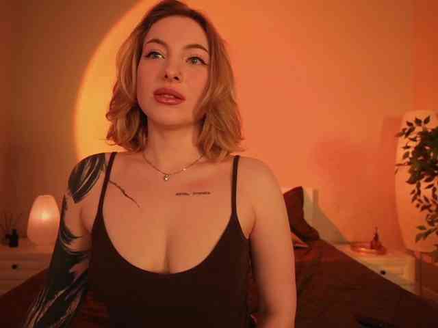 peach_in_stockings