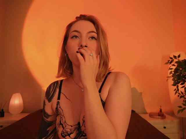 peach_in_stockings