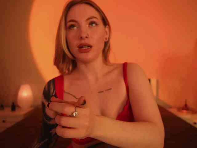 peach_in_stockings