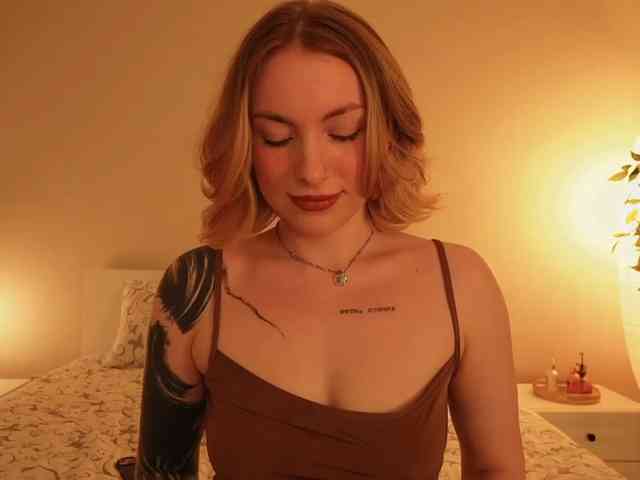 peach_in_stockings