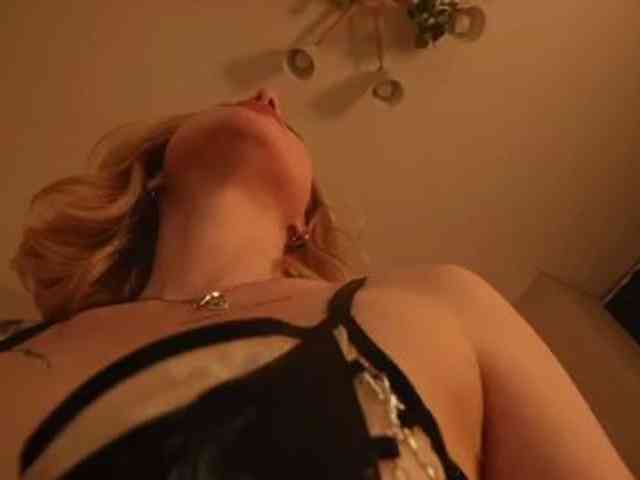 peach_in_stockings