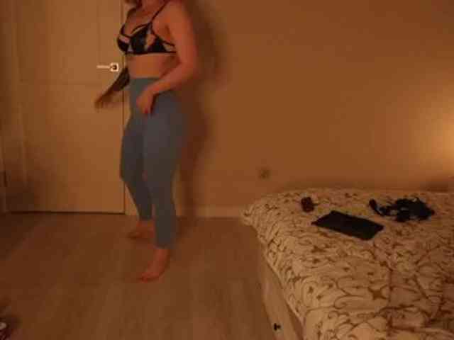 peach_in_stockings