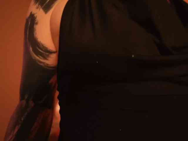 peach_in_stockings